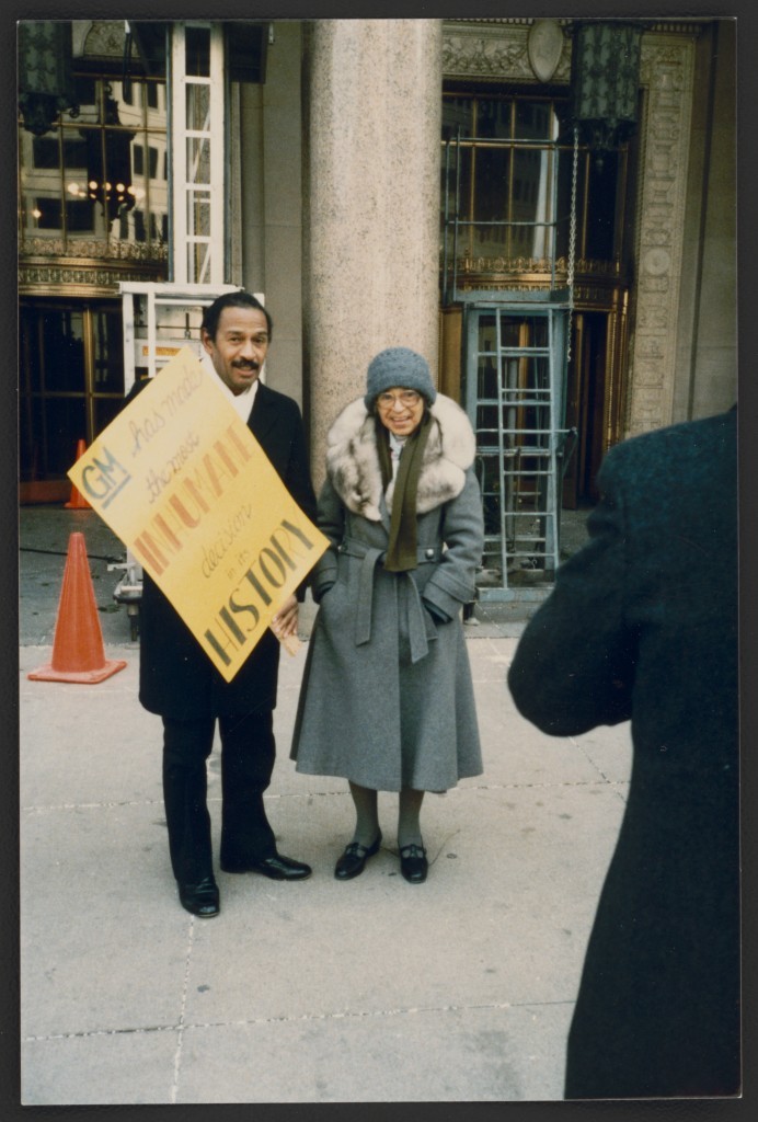 Rosa Parks e o congressista John Conyers, em Detroit, Michigan, em 1990. Fotógrafo não identificado – Foto: Library of Congress, cortesia de Rosa and Raymond Parks Institute for Self Development
