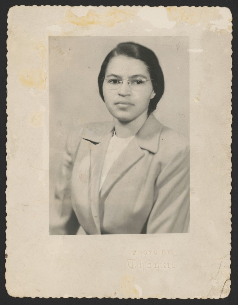Rosa Parks em 1950, fotogradia de Thomas – Foto: Library of Congress, cortesia de Rosa and Raymond Parks Institute for Self Development