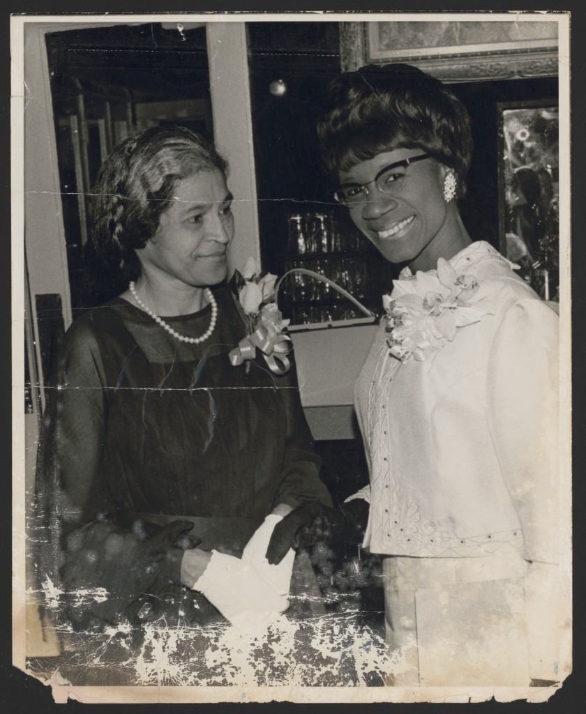 Rosa Parks e a congerssista Shirley Chisholm, em 1968. Fotógrafo não identificado – Foto: Library of Congress, cortesia de Rosa and Raymond Parks Institute for Self Development