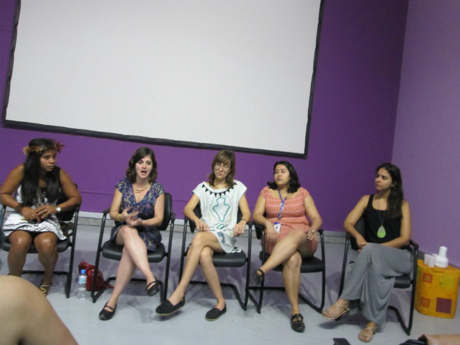 Da esquerda para direita:  Glicéria Tupinambá; Daniela Alarcom; Fernanda Ligabue; Katiane Silva e Rita Santos. Foto: Luciana Rodrigues/ Revista Biblioo