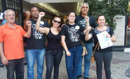 Funcionários do CRB7 fizeram um protesto na entrada da sede autarquia na manhã do último dia 13. Foto: facebook do SINSAFISPRO