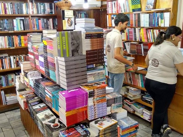 Livraria aposta na oferta de ambiente agradável para fidelizar consumidores (Foto: Ricardo Welbert/G1)