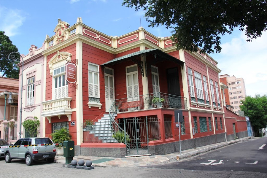Biblioteca Municipal João Bosco Pantoja Evangelista em Manaus-AM. Foto: panoramio.com.