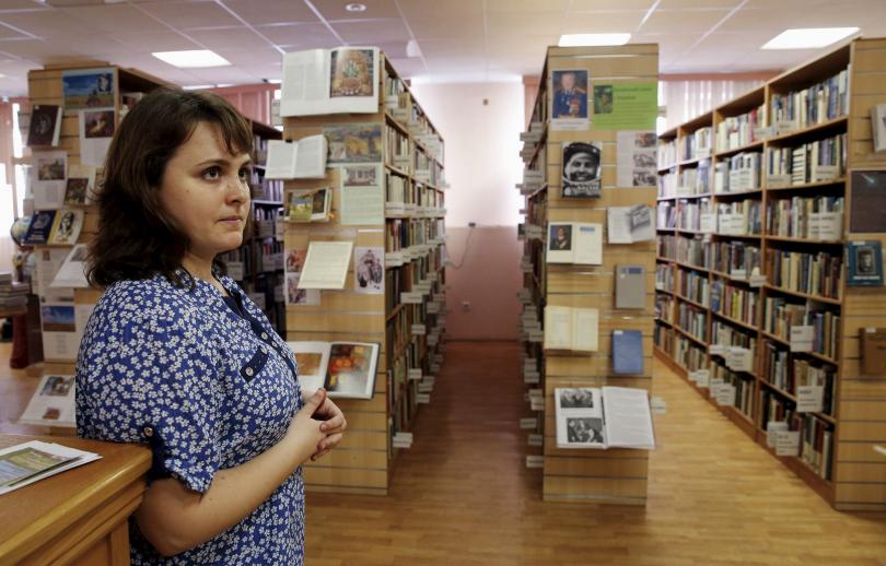 Funcionária da biblioteca ucraniana, Tatyana Muntyan. Foto: Reuters.
