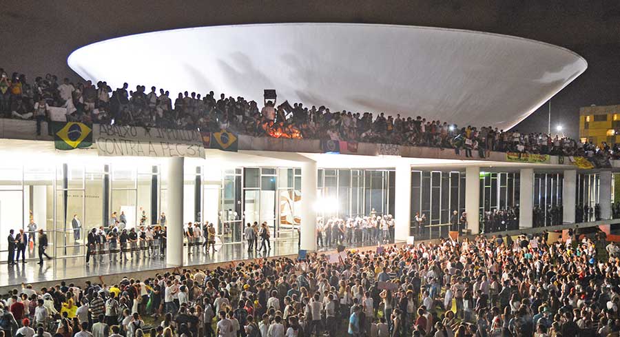 Em 2013, ativistas ocuparam a Esplanada dos Ministérios (Brasília - DF) e centenas deles subiram a rampa e no teto do Congresso Nacional.