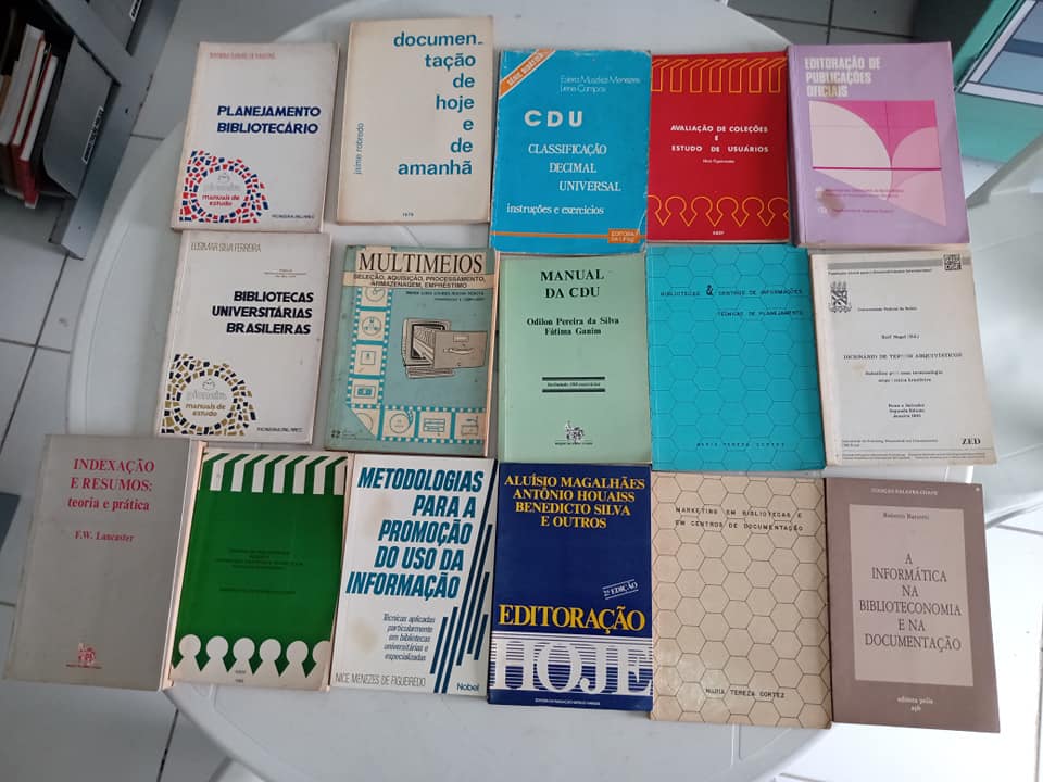 Doações de livros da área de Biblioteconomia recebidos de colegas de profissão